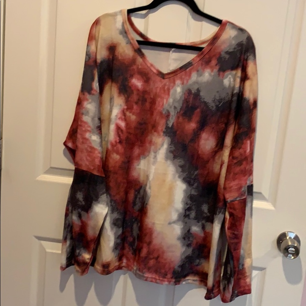 NWT cute tie dye knit top
